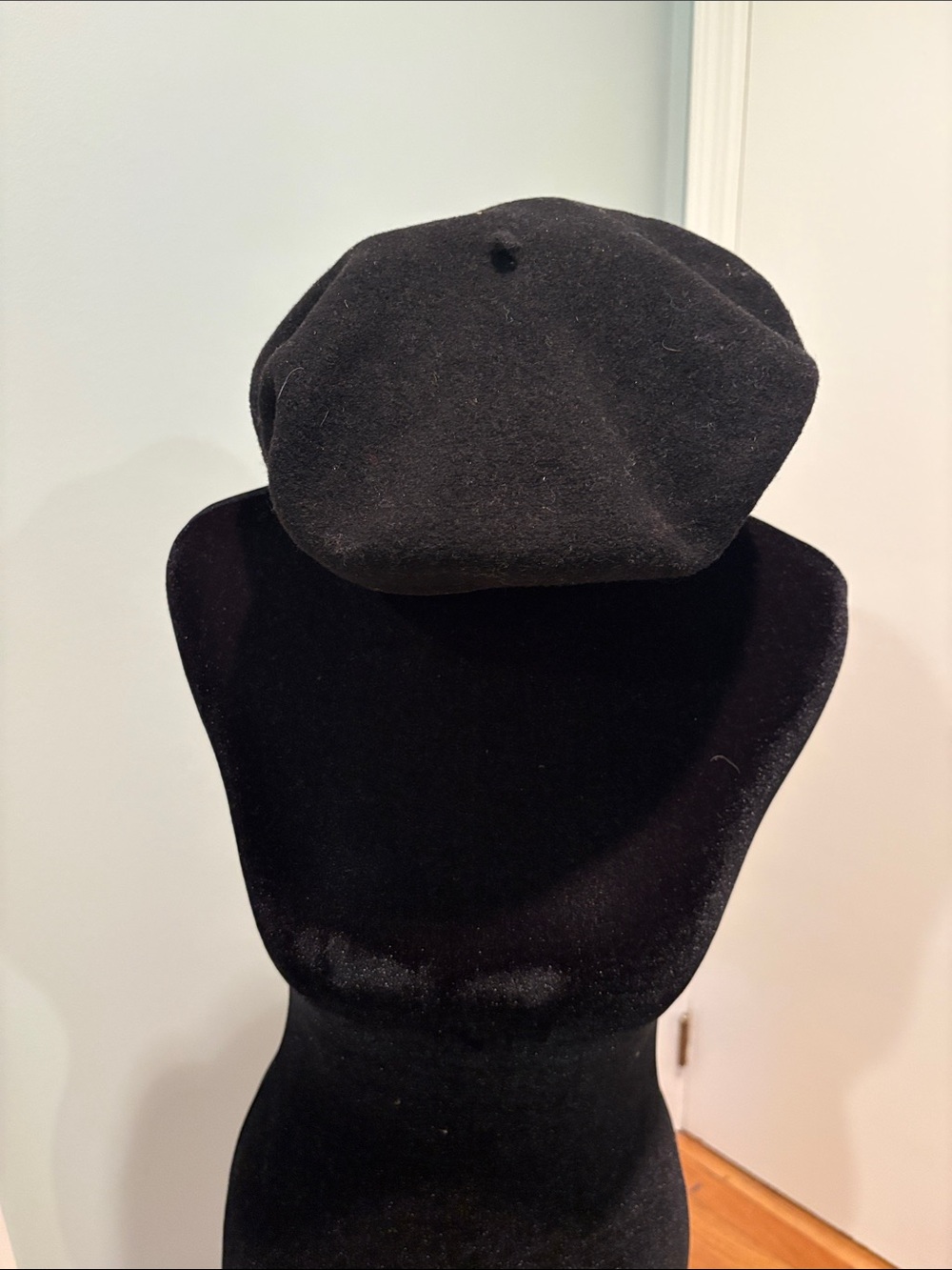 Classic Black Wool Beret - Women's Hat
